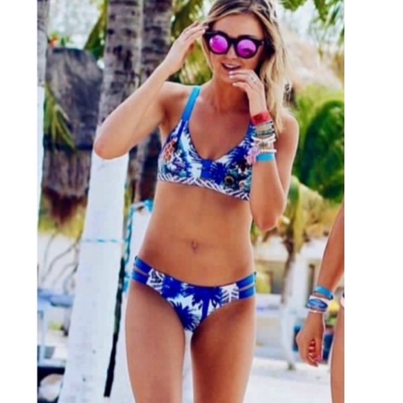 Maaji Cali Gardens Cross Back Reversible Bikini Top. - Picture 1 of 8